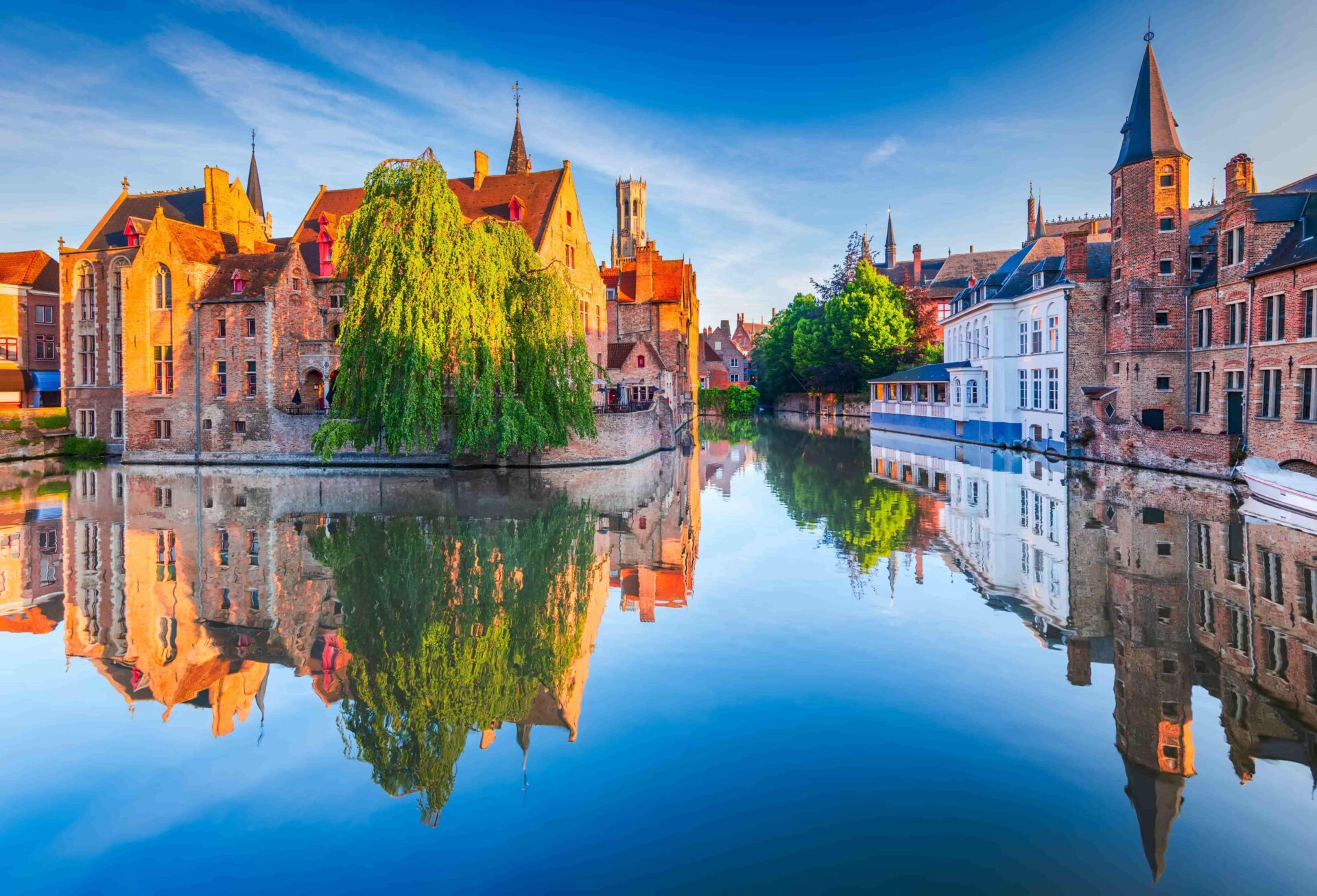 Ville de Bruges vue depuis le canal