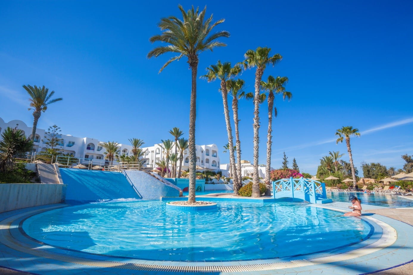 Hôtel Djerba avec piscine et palmier